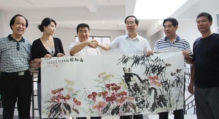 京蒙同筑中国梦--北京市文联组织首都艺术家赴内蒙古文化援蒙暨文化交流慰问取得圆满成功