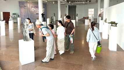 “合光共塑-上合组织国家雕塑展” 在青岛市雕塑馆开展
