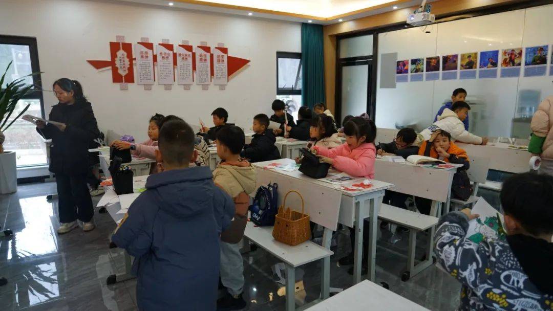 双服务、双报到 师宗县文旅局开展“全民艺术普及”少儿美术公益培训影视策划