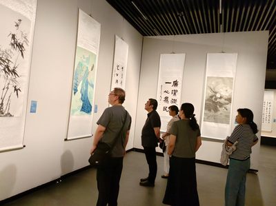 区科协组织参观廉洁文化书画作品展，共筑廉洁防线